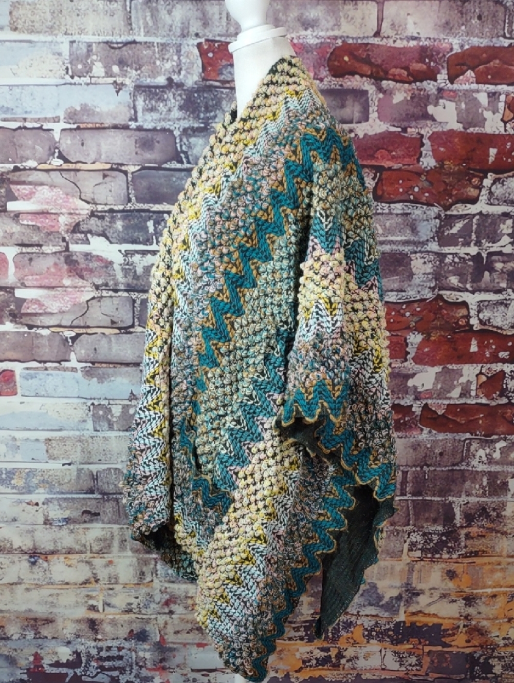 David and Young Poncho/Shawl - Picture 2 of 7